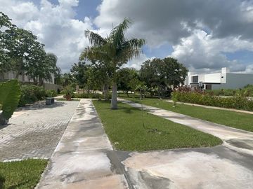 CASA NUEVA EN PRIVADA TAMORA CONKAL