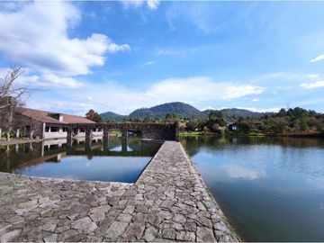 CASA NUEVA EN EXCLUSIVO CONDOMINIO, VALLE SANTANA