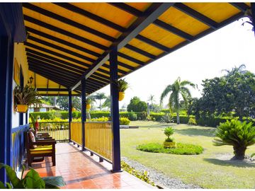 VENTA DE CASA CAMPESTRE EN MONTENEGRO, QUINDO, COLOMBIA