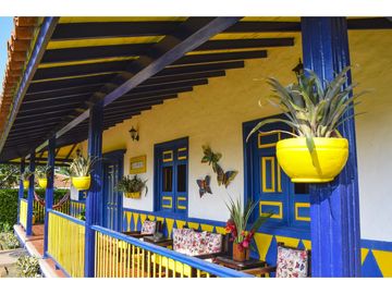 VENTA DE CASA CAMPESTRE EN MONTENEGRO, QUINDO, COLOMBIA