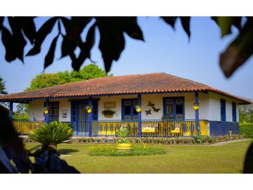 VENTA DE CASA CAMPESTRE EN MONTENEGRO, QUINDO, COLOMBIA