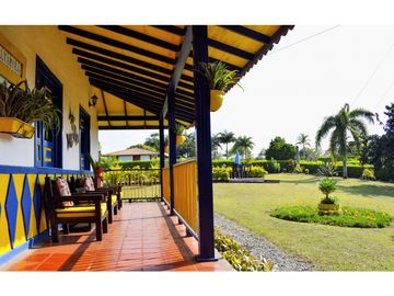 VENTA DE CASA CAMPESTRE EN MONTENEGRO, QUINDO, COLOMBIA