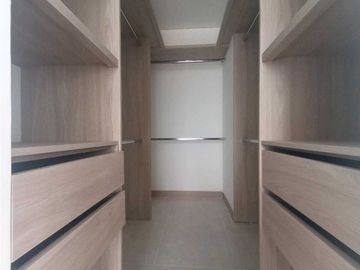 SE VENDE Apartamento Moderno Piso 7 La Flora CALI NORTE