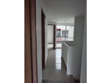 VENTA CASA CIUDAD COUNTRY ALONDRA