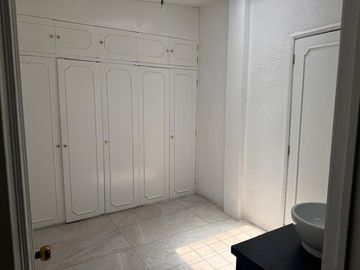 CASA EN VENTA EN PASEO SANTA SILVIA EN SAN CARLOS