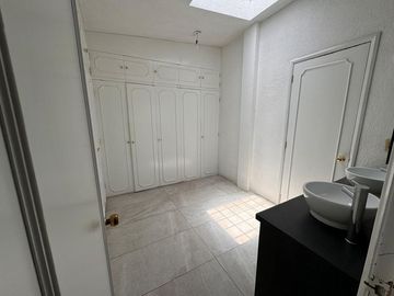 CASA EN VENTA EN PASEO SANTA SILVIA EN SAN CARLOS