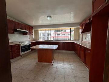 CASA EN VENTA EN PASEO SANTA SILVIA EN SAN CARLOS