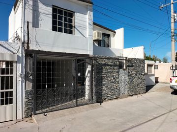 CASA EN VENTA COL. NUEVO TORREON, TORREON COAH.