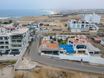 Se vende Casa de Playa frente al mar, en las Palmeras en el San Bartolo Norte