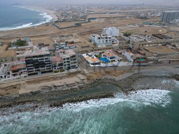 Se vende Casa de Playa frente al mar, en las Palmeras en el San Bartolo Norte