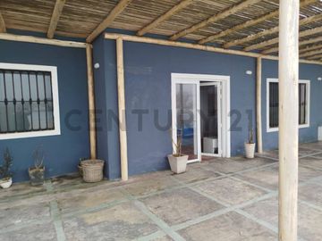 Se vende Casa de Playa frente al mar, en las Palmeras en el San Bartolo Norte