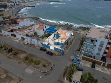 Se vende Casa de Playa frente al mar, en las Palmeras en el San Bartolo Norte