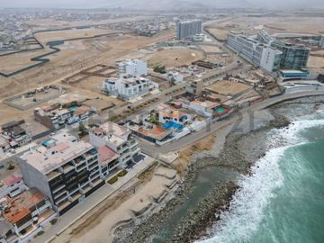 Se vende Casa de Playa frente al mar, en las Palmeras en el San Bartolo Norte