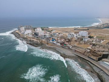 Se vende Casa de Playa frente al mar, en las Palmeras en el San Bartolo Norte