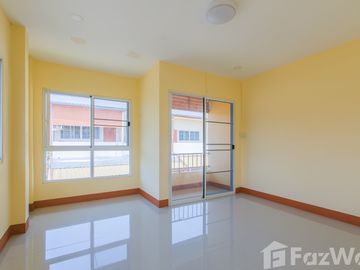 2 Bedroom Townhouse for sale in Nai Wiang, Phrae