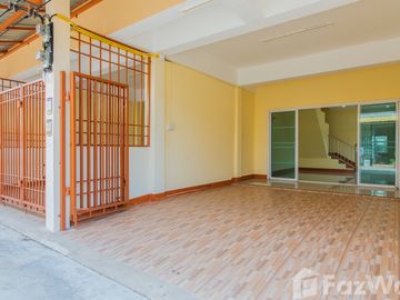 2 Bedroom Townhouse for sale in Nai Wiang, Phrae