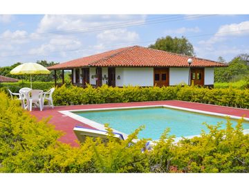 VENTA DE CASA CAMPESTRE EN MONTENEGRO, QUINDO, COLOMBIA
