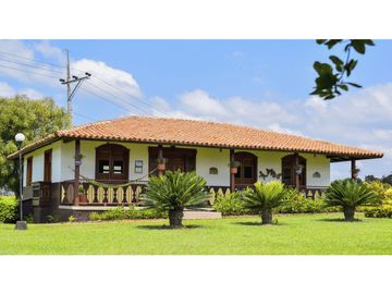 VENTA DE CASA CAMPESTRE EN MONTENEGRO, QUINDO, COLOMBIA
