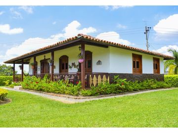 VENTA DE CASA CAMPESTRE EN MONTENEGRO, QUINDO, COLOMBIA