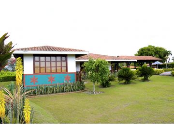 VENTA DE CASA CAMPESTRE EN MONTENEGRO, QUINDO, COLOMBIA