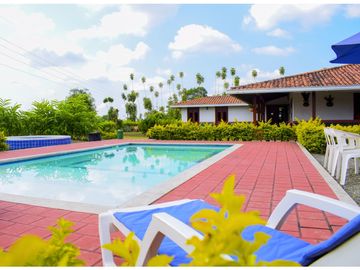 VENTA DE CASA CAMPESTRE EN MONTENEGRO, QUINDO, COLOMBIA