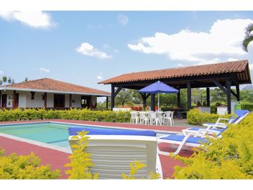 VENTA DE CASA CAMPESTRE EN MONTENEGRO, QUINDO, COLOMBIA
