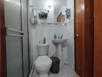 Vendo hermosa casa en conjunto cerrado dos niveles en Makro