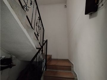 Vendo hermosa casa en conjunto cerrado dos niveles en Makro