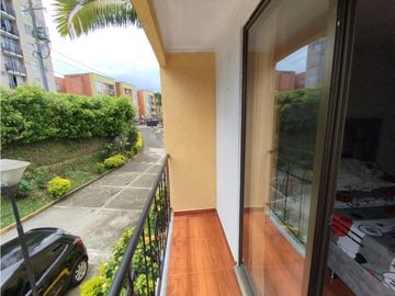 Vendo hermosa casa en conjunto cerrado dos niveles en Makro