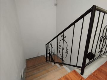 Vendo hermosa casa en conjunto cerrado dos niveles en Makro