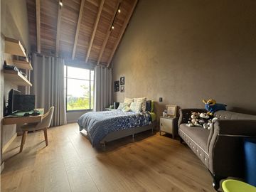 CASA EN VENTA EN ALTO DE LAS PALMAS ENVIGADO