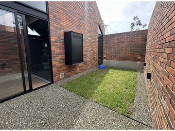CASA EN VENTA EN ALTO DE LAS PALMAS ENVIGADO