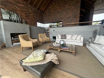CASA EN VENTA EN ALTO DE LAS PALMAS ENVIGADO