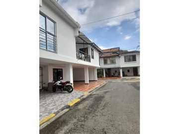 VENTA CASA ESQUINERA CONJUNTO  MELENDEZ CALI  W7998087SL