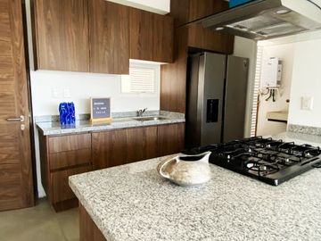 Venta departamentos en StaciaZur Towers, a 1 min. de Medicina de la BUAP con alberca