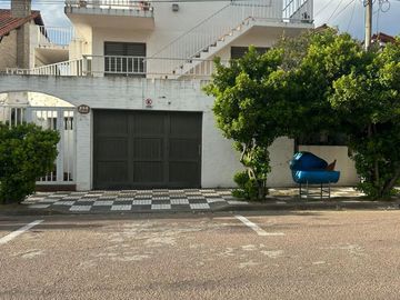 Departamento a una cuadra del mar con cochera