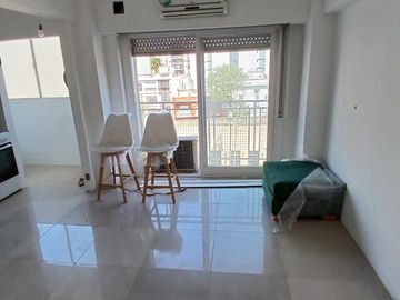 C/COCHERA CUBTA. HERMOSO 2 AMB.LAT. VISTA ABTA. TODO SOL HECHO TOT. A NVO. EN LO MEJOR DE URQUIZA