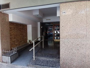 C/COCHERA CUBTA. HERMOSO 2 AMB.LAT. VISTA ABTA. TODO SOL HECHO TOT. A NVO. EN LO MEJOR DE URQUIZA