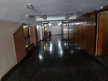 C/COCHERA CUBTA. HERMOSO 2 AMB.LAT. VISTA ABTA. TODO SOL HECHO TOT. A NVO. EN LO MEJOR DE URQUIZA