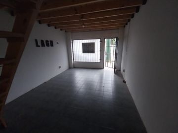 Local EN ALQUILER, Barcala 600, Ituzaingó. Excelente Oportunidad Para Emprendimiento.