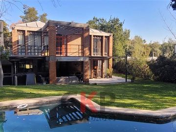 Casa en Venta en CASA EN COMUNIDAD CASTILLO VELASCO/FULL EQUIPADA/LAS CONDES
