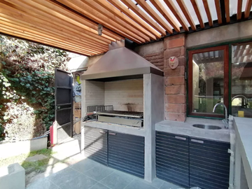 Casa en Venta en CASA EN COMUNIDAD CASTILLO VELASCO/FULL EQUIPADA/LAS CONDES