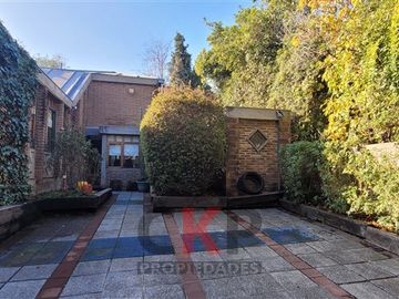 Casa en Venta en CASA EN COMUNIDAD CASTILLO VELASCO/FULL EQUIPADA/LAS CONDES