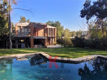 Casa en Venta en CASA EN COMUNIDAD CASTILLO VELASCO/FULL EQUIPADA/LAS CONDES