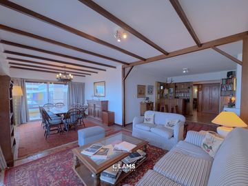 Depto 4 ambientes con cochera doble - Vista al mar - Playa Grande