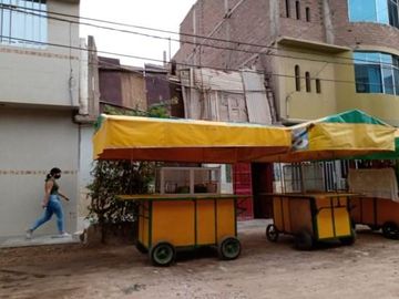 En venta casa de 2 pisos frente a calle en Chiclayo