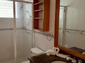 Hermosa vista en Condominios El Faro, excelente ubicación en medio de todo!