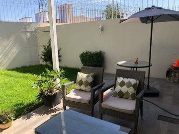 En Parque La Gloria, 3 Recamaras, 2.5 Baños, Alberca, Jardín, Jacuzzi, Seguridad