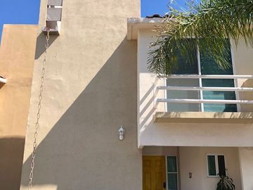 En Parque La Gloria, 3 Recamaras, 2.5 Baños, Alberca, Jardín, Jacuzzi, Seguridad