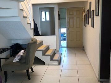 En Parque La Gloria, 3 Recamaras, 2.5 Baños, Alberca, Jardín, Jacuzzi, Seguridad
